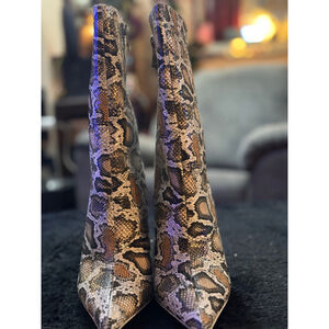Women's Azalea Wang Heeled Boots 8.5 Beige Brown Snake Print